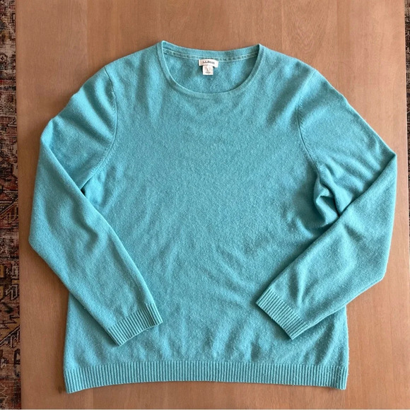 L.L. Bean Women's 100% Cashmere Classic Crew Neck Turquoise Sweater - Picture 2 of 8